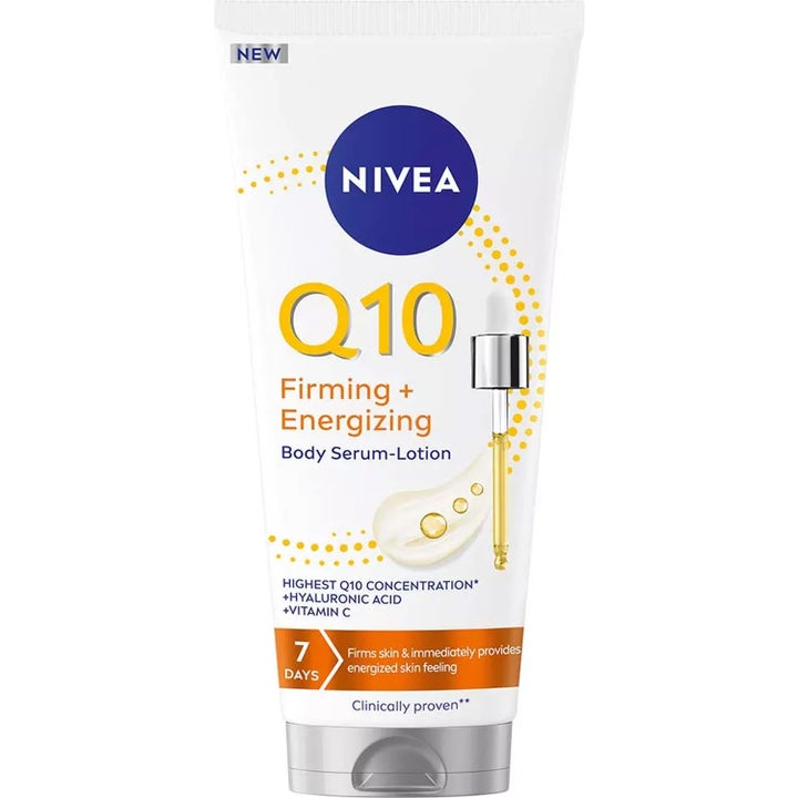 Nivea Q10 Firming Energizing Body Serum-Lotion gir fastere hud i hvit tube med sølvkork og illustrert pipette.