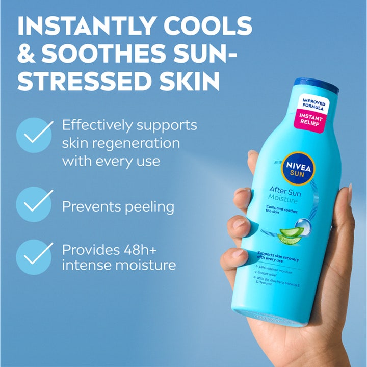 NIVEA After Sun Moisture Lotion 200 ml beroliger solbrent hud i en lyseblå flaske med aloe vera og hyaluron.