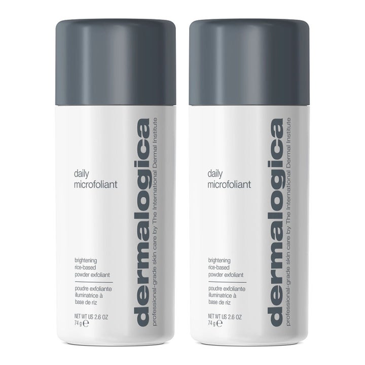 Dermalogica Daily Microfoliant 74 g ansiktseksfoliering i hvit flaske med grått lokk som gir glød