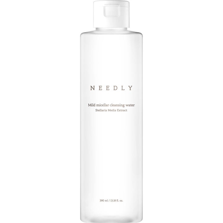 Needly Mild Micellar Cleansing Water 390 ml skånsom ansiktsrens i en frostet plastflaske med hvitt lokk.