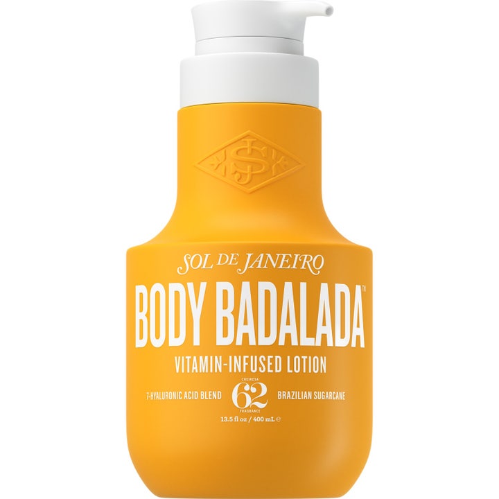 Sol de Janeiro Body Badalada 400 ml fuktighetsgivende bodylotion i gul plastflaske med hvit pumpe.