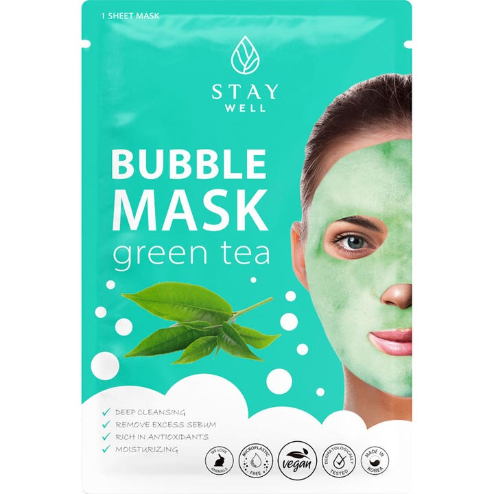 Stay Well Bubble Mask Green Tea 1 stk dyprensende ansiktsmaske i turkis pakning med grønt skum og teblader.