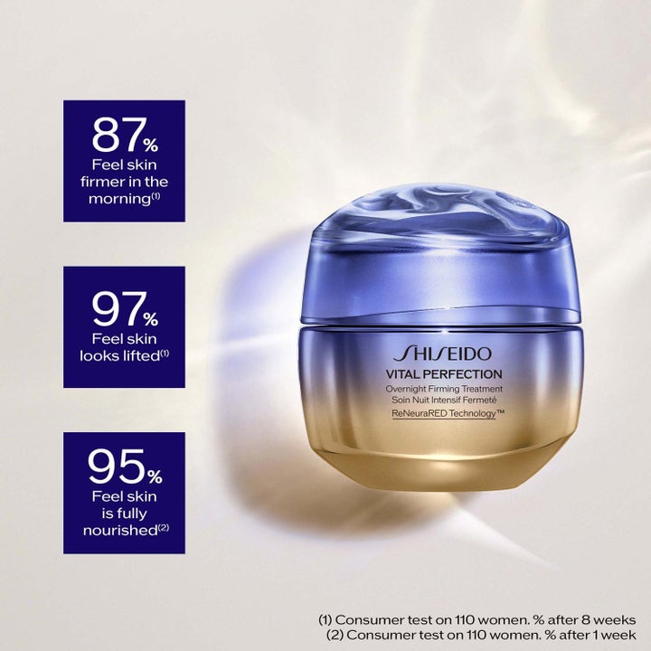Shiseido Vital Perfection 100 ml nattkrem som gir fastere hud i en blå og gullfarget krukke med testresultater.