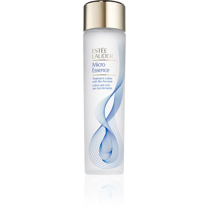 Estée Lauder Micro Essence Treatment Lotion styrkende ansiktsvann i frostet flaske med gulllokk og blått mønster