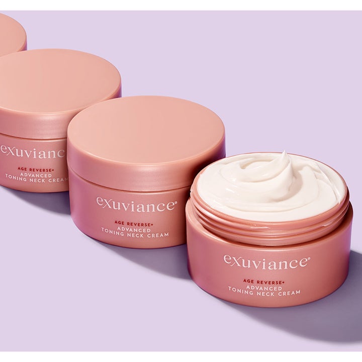 Exuviance Age Reverse Toning Neck Cream 125 g oppstrammende halskrem med hvit kremet tekstur i rosa krukke