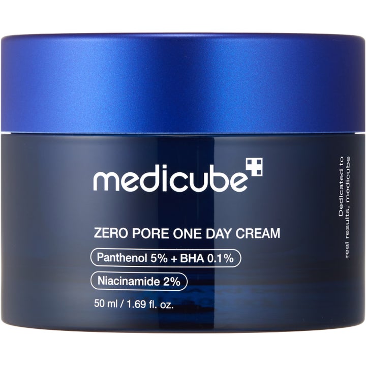 Medicube Zero Pore One Day Cream 50 ml poreminimerende ansiktskrem i en mørkeblå krukke med metallisk blått lokk