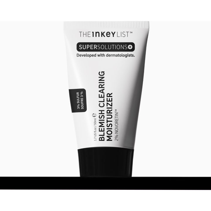 The INKEY List Blemish Clearing Moisturizer 50 ml nattkrem mot urenheter i hvit tube og eske