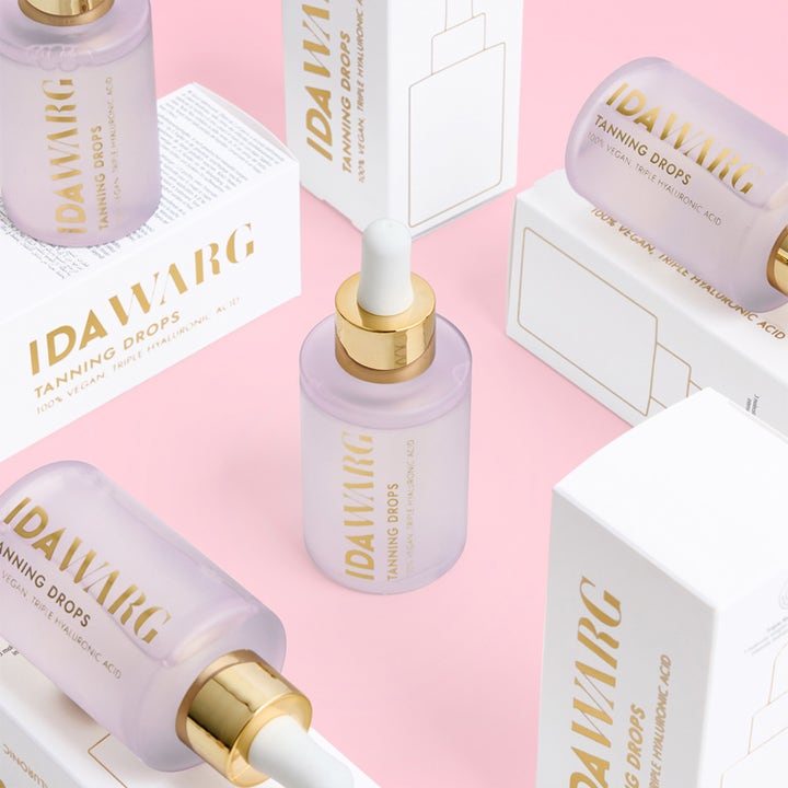 IDA WARG Beauty Tanning Drops 45 ml vegansk selvbruning i glassflaske med gullkork og hvit eske