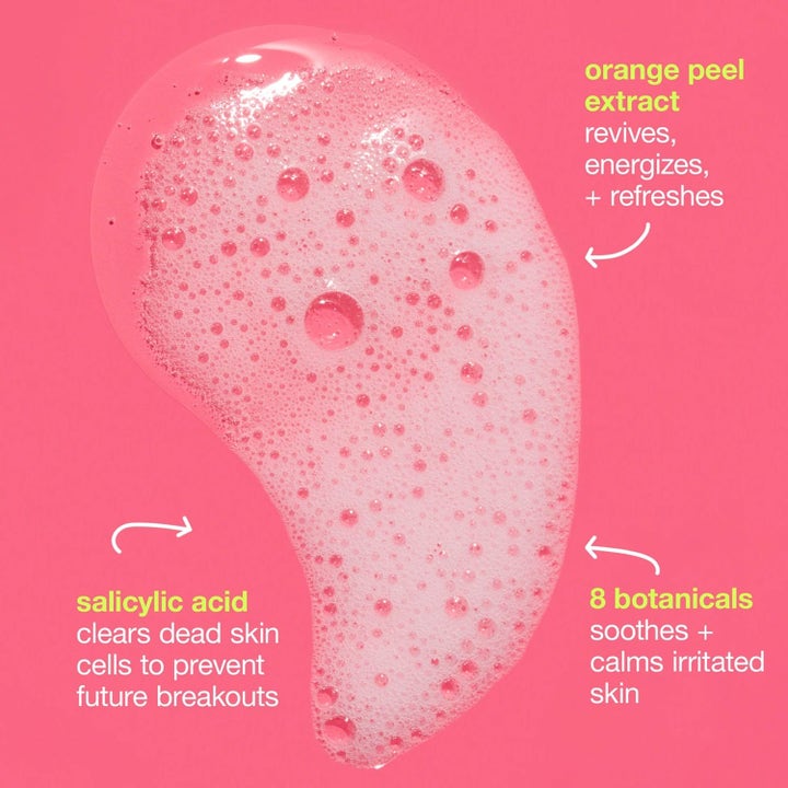 Dermalogica Clear Start Foaming Wash renseskum med salisylsyre som motvirker kviser vist i en boblende tekstur.