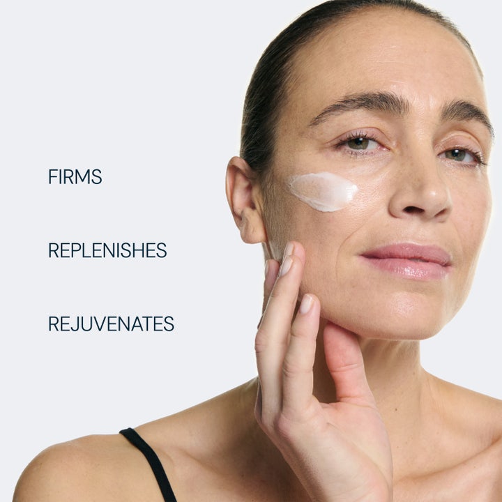 Elemis Pro-Collagen Morning Matrix 50 ml dagkrem med alger og eksosomer som gir fukt og glød i en åpen krukke
