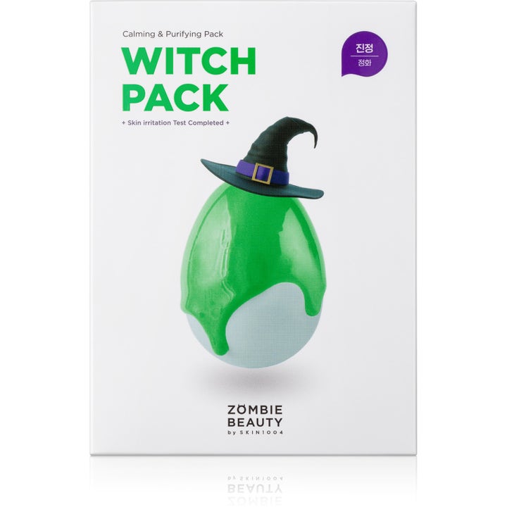 Zombie Beauty by SKIN1004 Witch Pack beroligende ansiktsmaske i hvit eske med grønn tekst og heksehatt