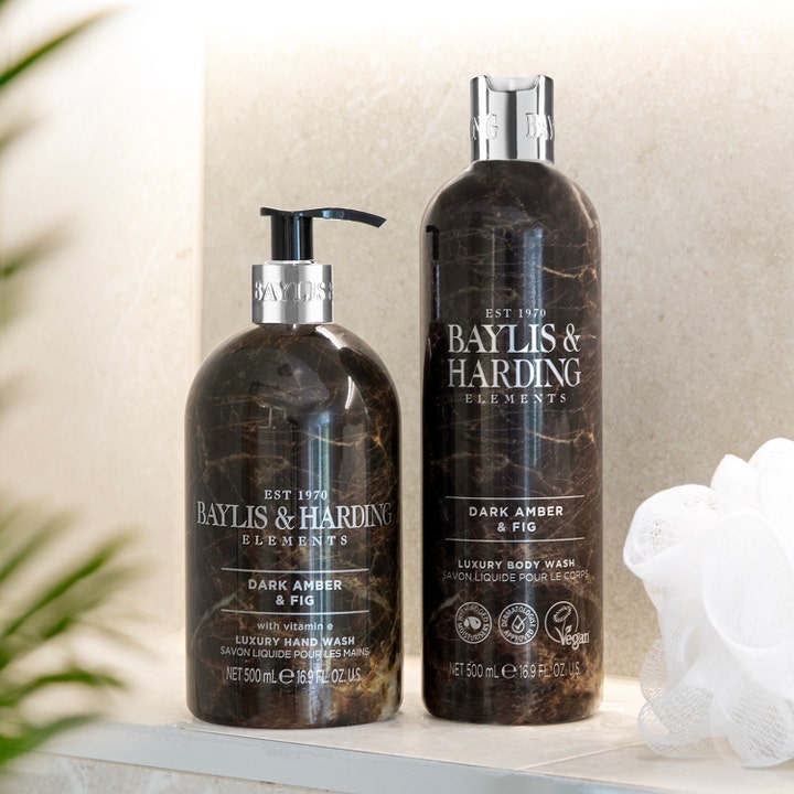 Baylis & Harding Elements Body Wash 500 ml luksuriøs dusjsåpe i mørke marmorflasker med hvit dusjsvamp.