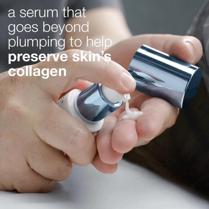 Dermalogica Pro-Collagen Banking Serum 30 ml påføres i håndflaten for å bevare hudens kollagen.
