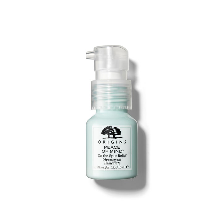 Origins Peace of Mind On-the-Spot Relief 15 ml beroligende punktbehandling i en lyseblå flaske med gjennomsiktig pumpe