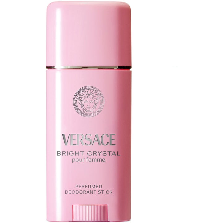 Versace Bright Crystal 50 ml deodorantstick gir friskhet i en stilren rosa hylse med ikonisk sølvlogo.