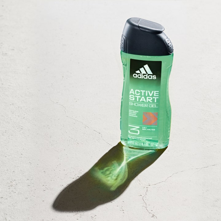 Adidas Active Start For Him Shower Gel 400 ml revitaliserende 3-in-1 dusjsåpe i grønn flaske som kaster farget skygge.