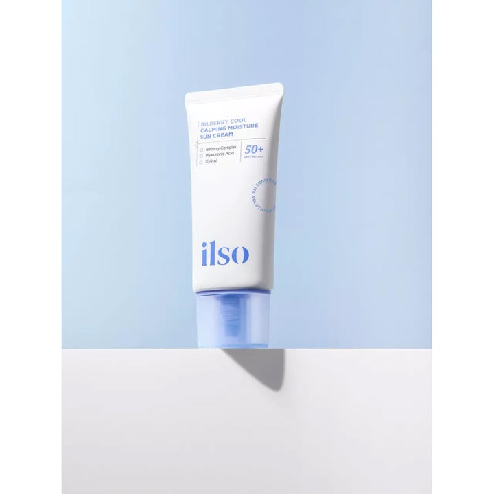 Ilso Bilberry Sun Cream 50 ml beroligende solkrem for ansiktet i hvit tube med lyseblått lokk og SPF 50+