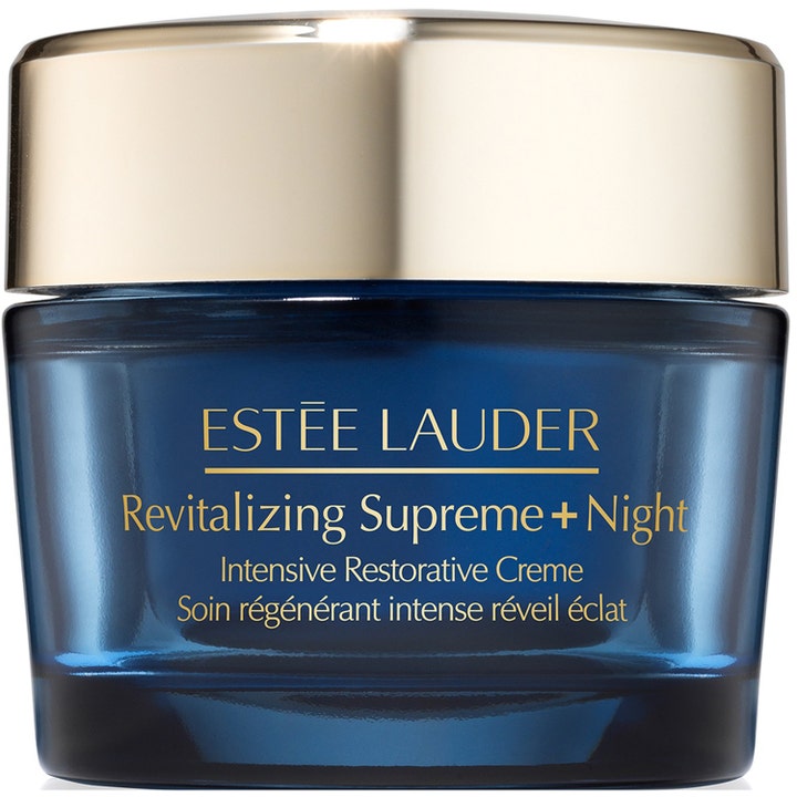 Estée Lauder Revitalizing Supreme+ Night gjenoppbyggende nattkrem i en mørkeblå glasskrukke med luksuriøst gullokk.