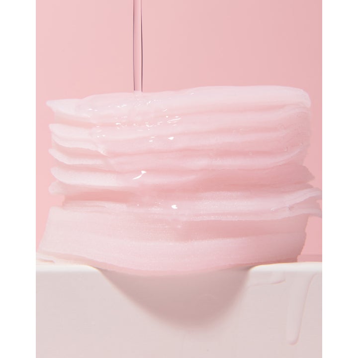 Banila Co Clean It Zero Pink Hydration Toner Pad 70 stk gir fuktighet med rosa pads som dynkes i klar væske.