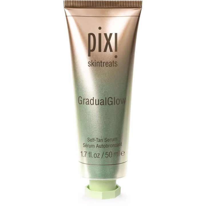 Pixi Skintreats Gradual Glow 50 ml selvbruningsserum gir glød i en metallisk tube med bronse og grønne toner.