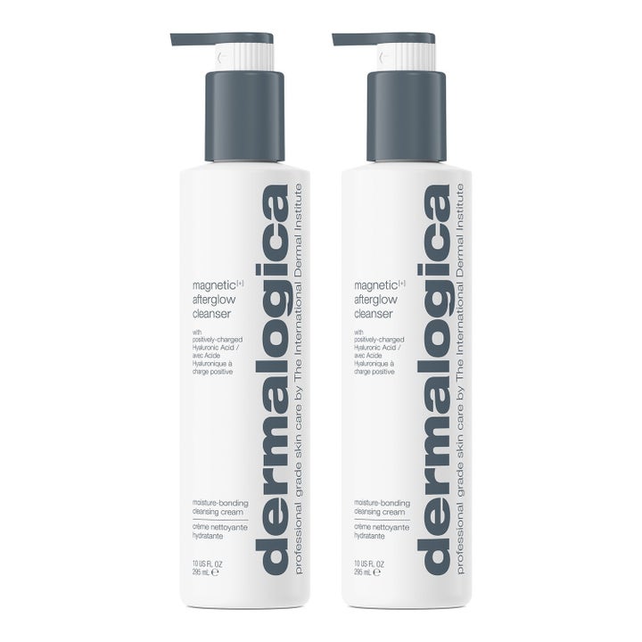 Dermalogica Magnetic Afterglow Cleanser 295 ml fuktighetsgivende ansiktsrens i to hvite flasker med grå pumpe