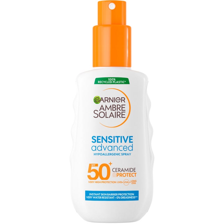 Garnier Ambre Solaire Sensitive Advanced 150ml solkrem med SPF 50+ i hvit plastflaske med oransje sprayhode.