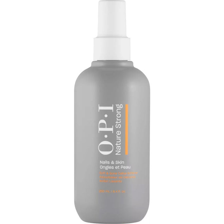 OPI Nature Strong Soft & Gone 250 ml mykgjørende fotpleie mot hard hud i en grå sprayflaske med hvit spraydyse.