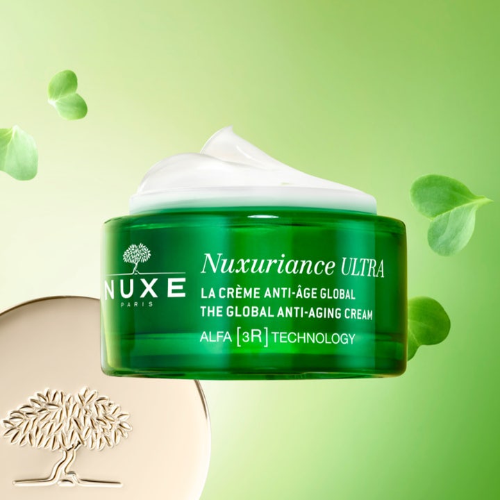 Nuxe Nuxuriance ULTRA 50 ml anti-aging dagkrem i grønn glasskrukke med synlig hvit krem med ALFA [3R] TECHNOLOGY