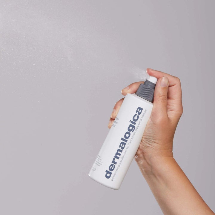 Dermalogica Multi-Active Toner Duo fuktgivende ansiktsvann i hvit sprayflaske som gir en fin mist