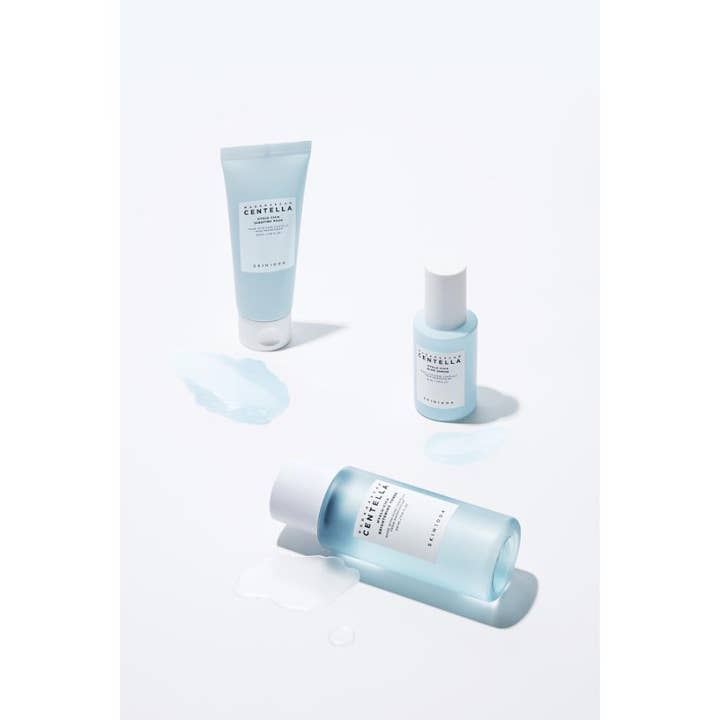 SKIN1004 Madagascar Centella Hyalu-Cica Sleeping Pack 100 ml fuktighetsgivende ansiktsmaske i blå tube med geltekstur