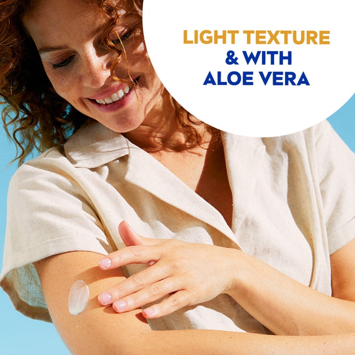 NIVEA Sun Sensitive Immediate Protect Lotion 200 ml solkrem med lett tekstur og aloe vera på armen