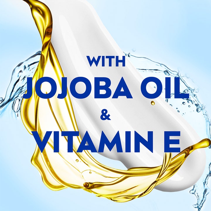 Nivea Soft 500 ml fuktighetskrem med hvit tekstur og gyllen jojobaolje med teksten WITH JOJOBA OIL & VITAMIN E
