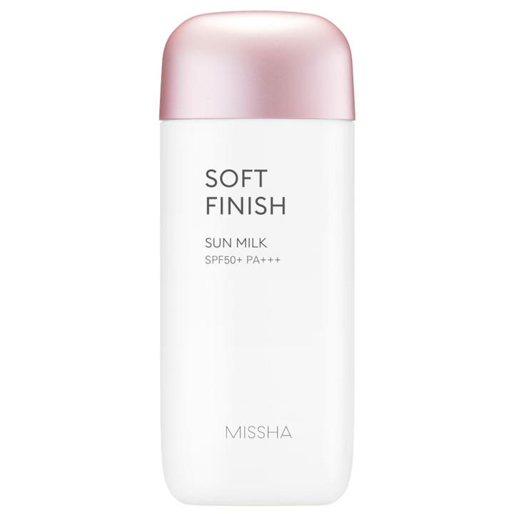Missha Soft Finish Sun Milk SPF50+ solkrem som gir huden en fløyelsmyk finish i hvit flaske med rosa kork