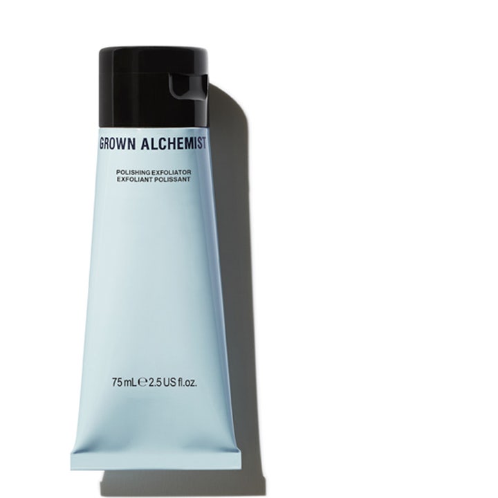 Grown Alchemist Polishing Exfoliator 75 ml polerende peeling som gir glatt hud i lyseblå tube med svart lokk
