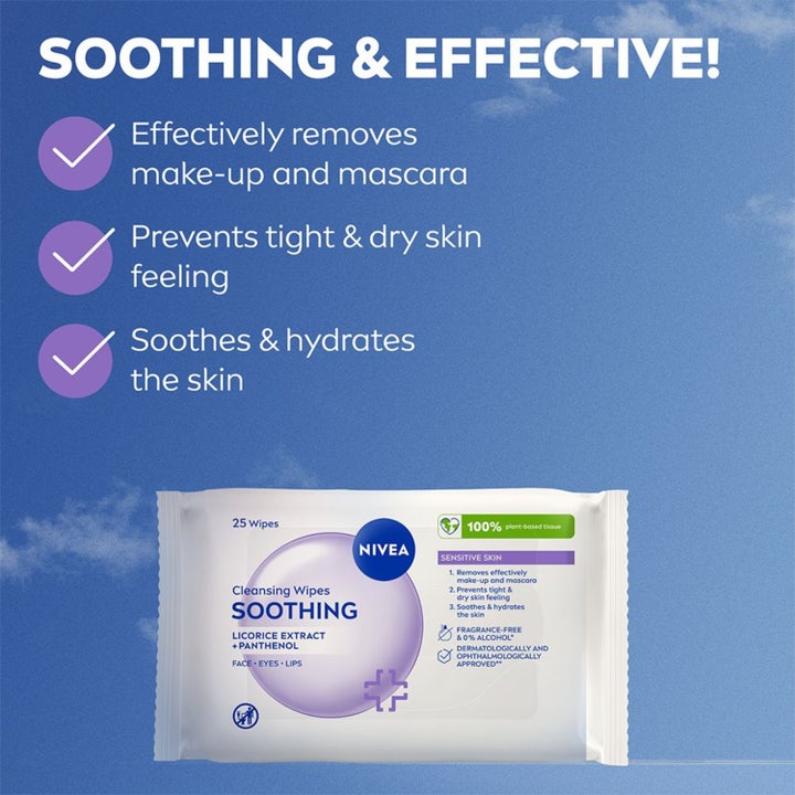 NIVEA Sensitive Cleansing Wipes 25 stk beroligende sminkeservietter i hvit pakning mot en blå himmelbakgrunn.