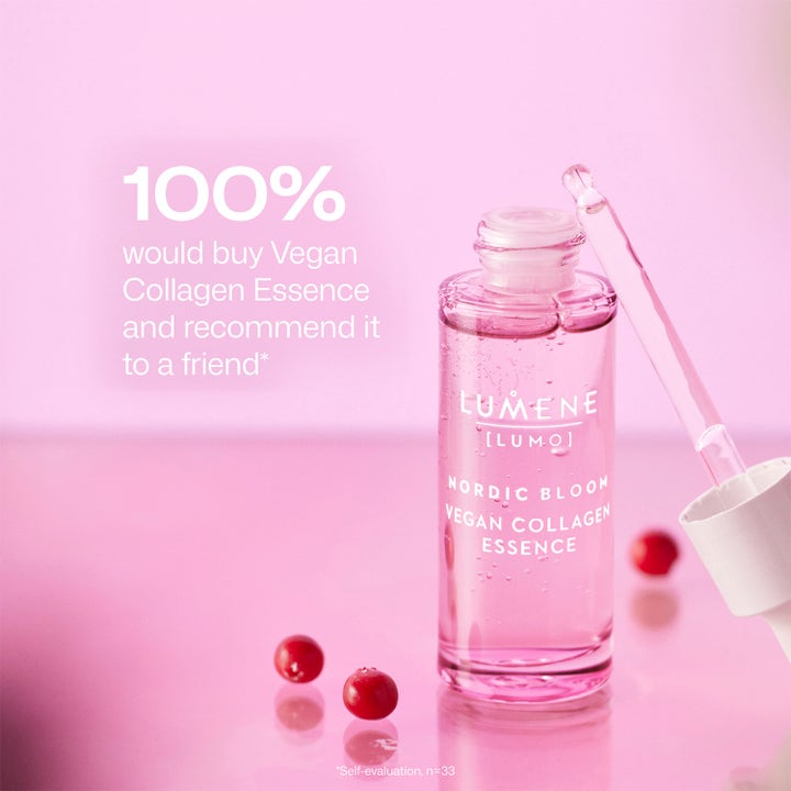 Lumene Vegan Collagen Essence 30 ml fuktighetsgivende ansiktsserum i rosa flaske med pipette og tyttebær