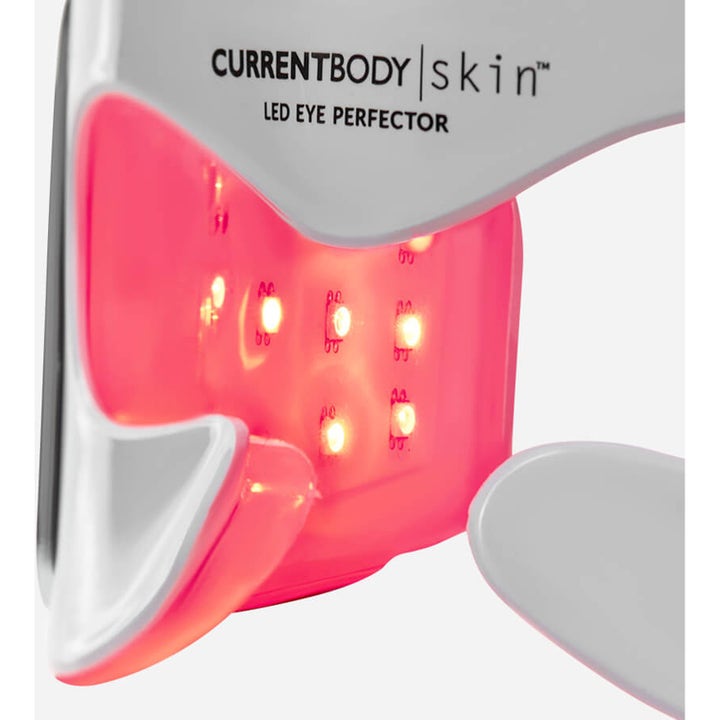 Currentbody Skin LED Eye Perfector anti-aging øyemaske med lysende røde LED-lys i den hvite rammen