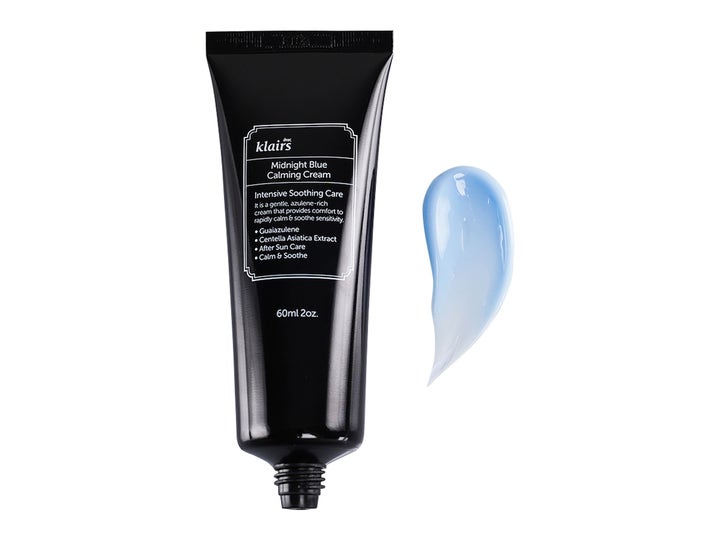 Klairs Midnight Blue Calming Cream 60 ml beroligende nattkrem i svart tube med en lyseblå kremtekstur.