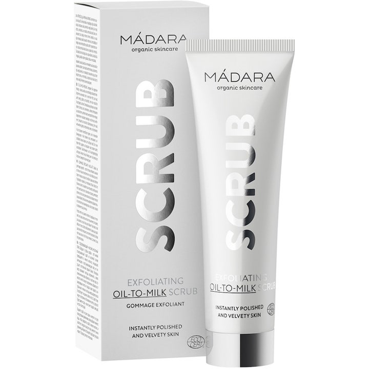 MÁDARA Exfoliating Oil-to-Milk Scrub 60 ml ansiktsskrubb i hvit tube og eske som gir en fløyelsmyk hud.