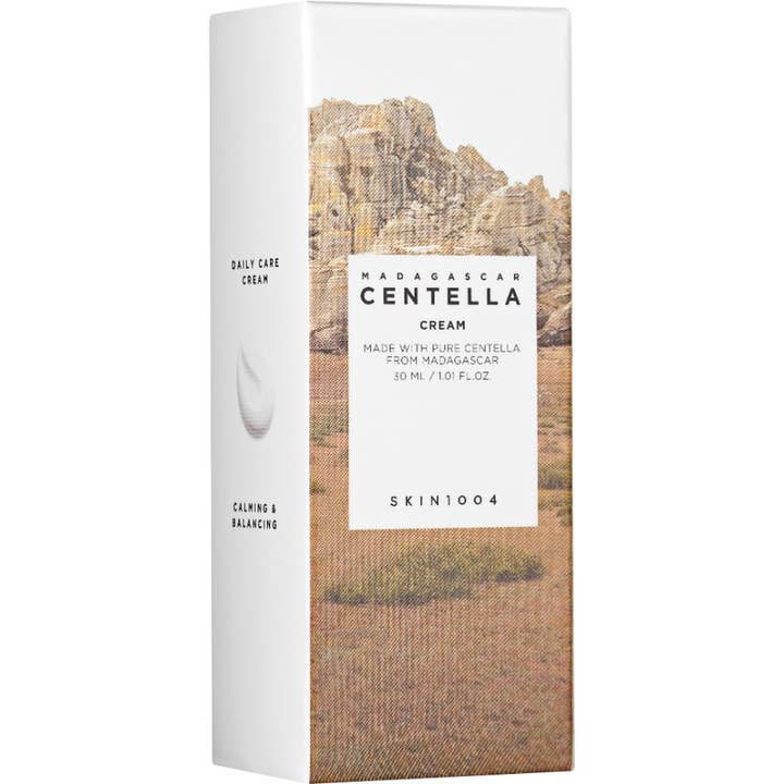 SKIN1004 Madagascar Centella Cream 30 ml beroligende ansiktskrem i hvit eske med motiv av fjellandskap