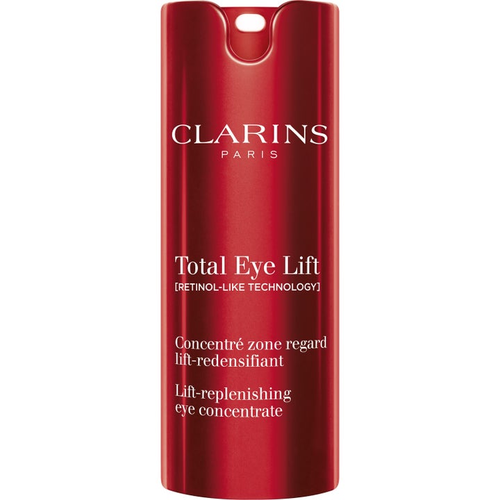 Clarins Total Eye Lift oppstrammende øyekonsentrat i rød metallisk flaske gir et løft med retinol-lignende teknologi.