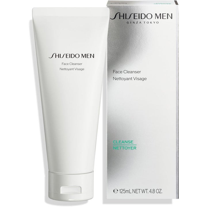 Shiseido Men Face Cleanser 125 ml ansiktsrens i hvit tube ved siden av sølvfarget ytteremballasje
