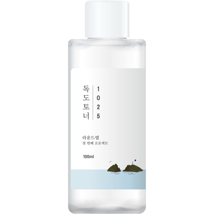 Round Lab 1025 Dokdo Toner 100 ml fuktighetsgivende ansiktstoner i klar plastflaske med hvit etikett og illustrasjon av øyer.