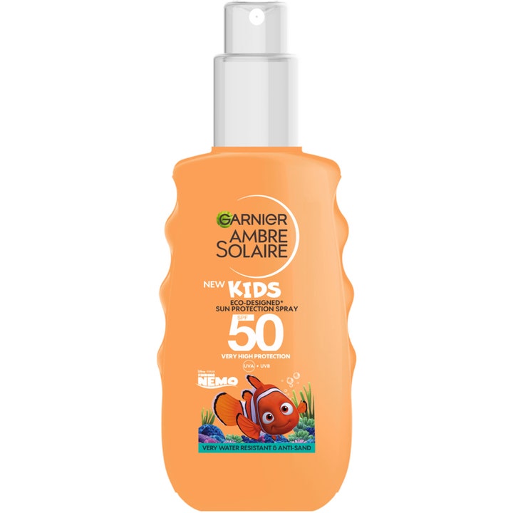 Garnier Ambre Solaire Kids SPF 50 solspray gir meget høy solbeskyttelse i en oransje flaske dekorert med Nemo.