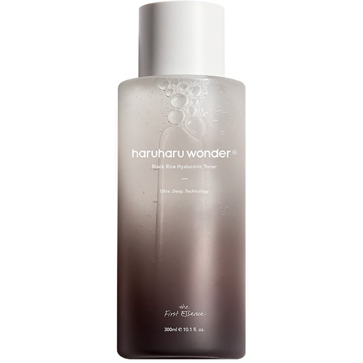 haruharu wonder Black Rice Hyaluronic Toner 300 ml fuktighetsgivende toner i frostet brun flaske med hvitt lokk