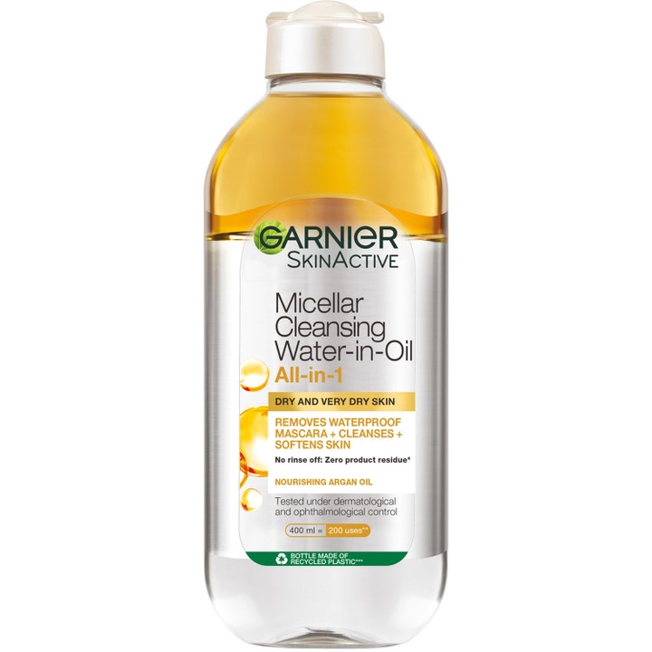 Garnier SkinActive Micellar Water-in-Oil 400 ml ansiktsrens fjerner vannfast sminke i klar flaske med gyllen oljefase.