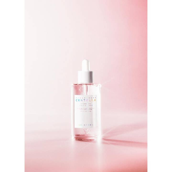 SKIN1004 Madagascar Centella Poremizing Fresh Ampoule 100 ml poreminimerende serum i glassflaske med rosa væske