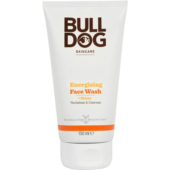 Bulldog Energising Face Wash 150 ml oppfriskende ansiktsvask med mais som renser huden i hvit tube med oransje detaljer