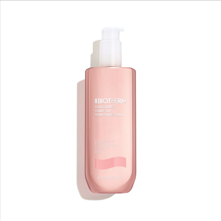 Biotherm Biosource 400 ml mykgjørende rensemelk for tørr hud i en rosa plastflaske med hvit pumpe