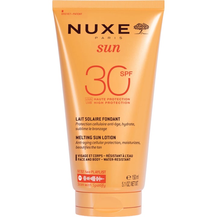 Nuxe Sun Melting Sun Lotion SPF 30 150 ml fuktighetsgivende solkrem i oransje tube med rød treillustrasjon